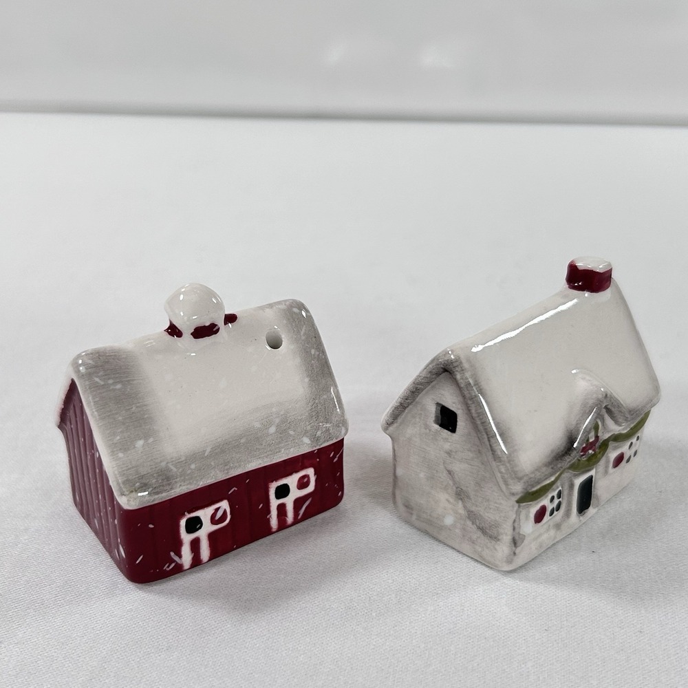 Cottage House Barn Salt Pepper Shakers Set Christmas Snow Winter Ceramic Vintage - Picture 2 of 9